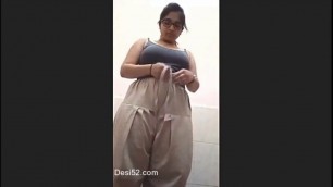 Punjabi girl fingering very hard, insta id = genuinejannat