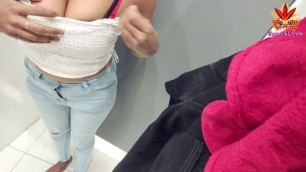 Fiton එකේ හොරෙන් ඇදුම් මාරු කරනවා බැලුවද Sri Lanka Sexy Babe Puts on Pants in a Fitting Room